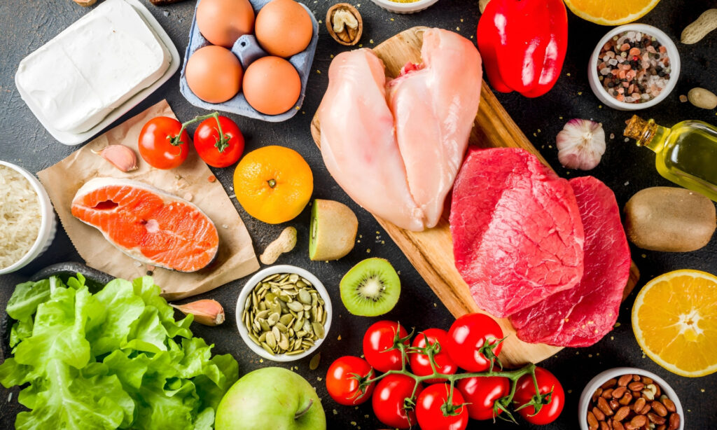 A Alta do Dólar em 2025: O Que Está Por Trás da Valorização da Moeda? Variedade de alimentos frescos como carnes, frutas, vegetais e ovos, evidenciando o impacto das oscilações do dólar nos preços dos produtos. 1. Imagem de alimentos saudáveis, destacando a influência do dólar nos preços de produtos alimentícios. 2. Alimentos saudáveis dispostos em uma mesa, refletindo o impacto do dólar nos custos de produtos alimentares. 3. Variedade de alimentos saudáveis, ilustrando como a flutuação do dólar afeta o mercado de produtos alimentares. 4. Composição de alimentos nutritivos, evidenciando o efeito do dólar sobre os preços dos produtos alimentares. 5. Exibição de alimentos para uma dieta saudável, mostrando a relação entre o dólar e os preços dos alimentos. A Alta do Dólar em 2025: O Que Está Por Trás da Valorização da Moeda?
